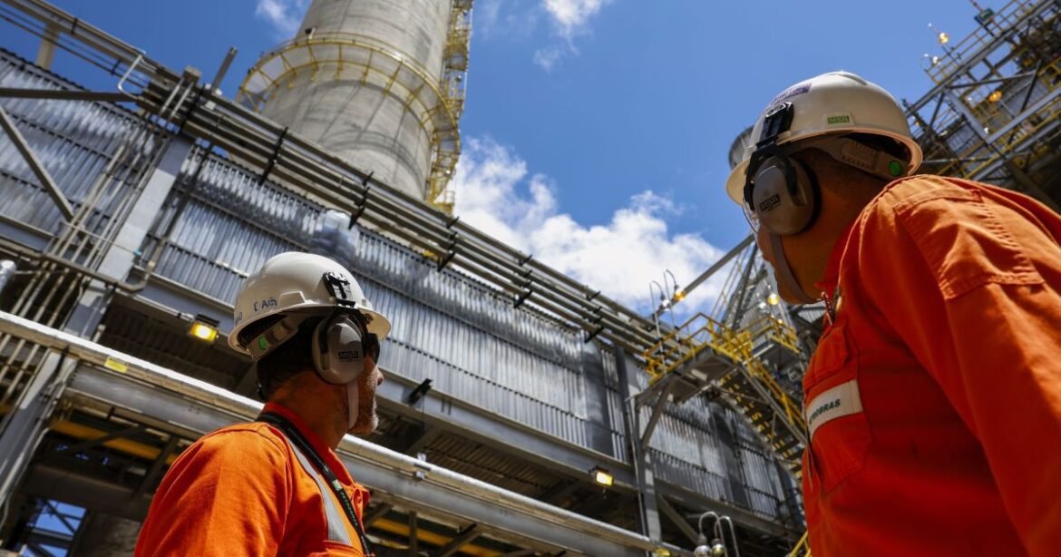Petrobras garante que não há risco de interrupções nas operações de compra e venda de petróleo.