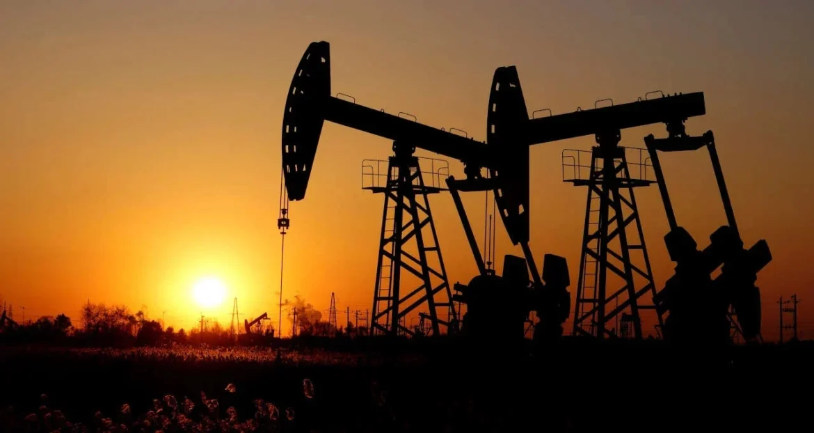 Petróleo sobe 10% e ultrapassa US$ 90 por barril; WTI atinge maior valor em quase 2 anos.