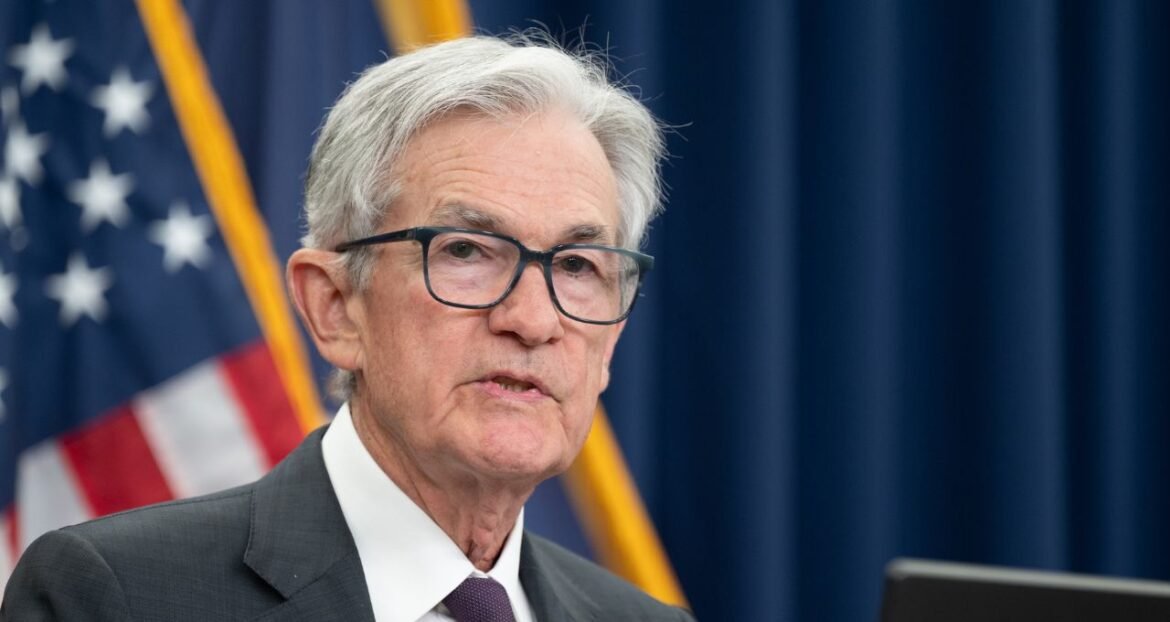 Powell afirma que Trump permanece vinculado a ele até a conclusão da investigação.