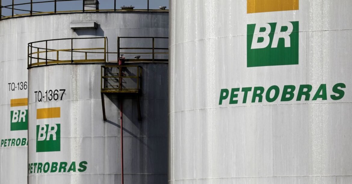 Refinarias privadas sinalizam riscos devido à ausência de repasses da Petrobras.