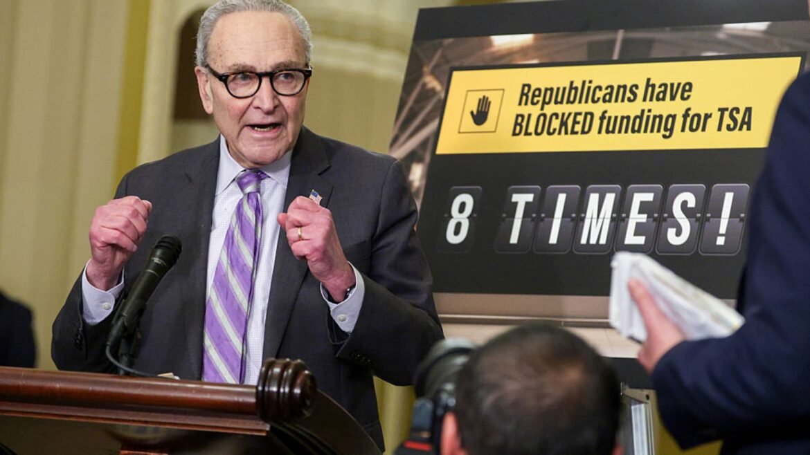 Republicanos rejeitam contraproposta de fechamento do DHS apresentada pelos senadores democratas.