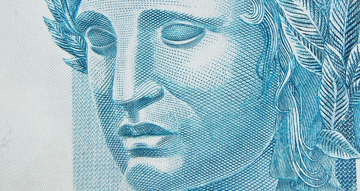 Taxas dos DIs disparam com petróleo ultrapassando US$ 100 e aumento da inflação.