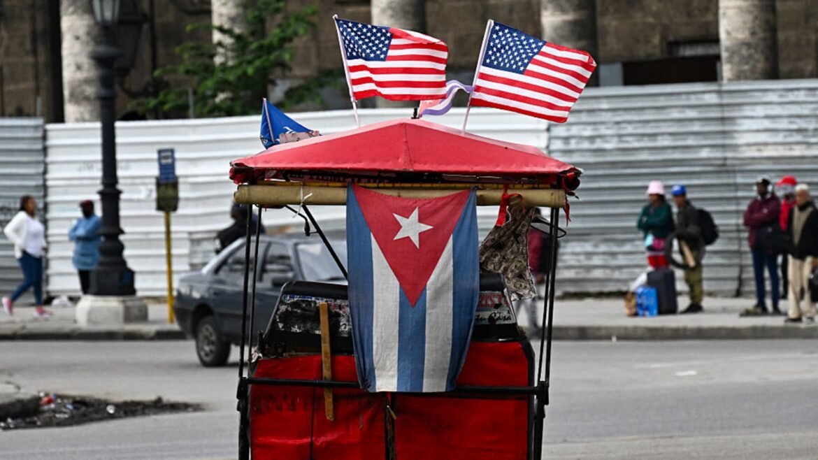Trump afirma que acredita que terá a 'honra' de 'tomar Cuba'