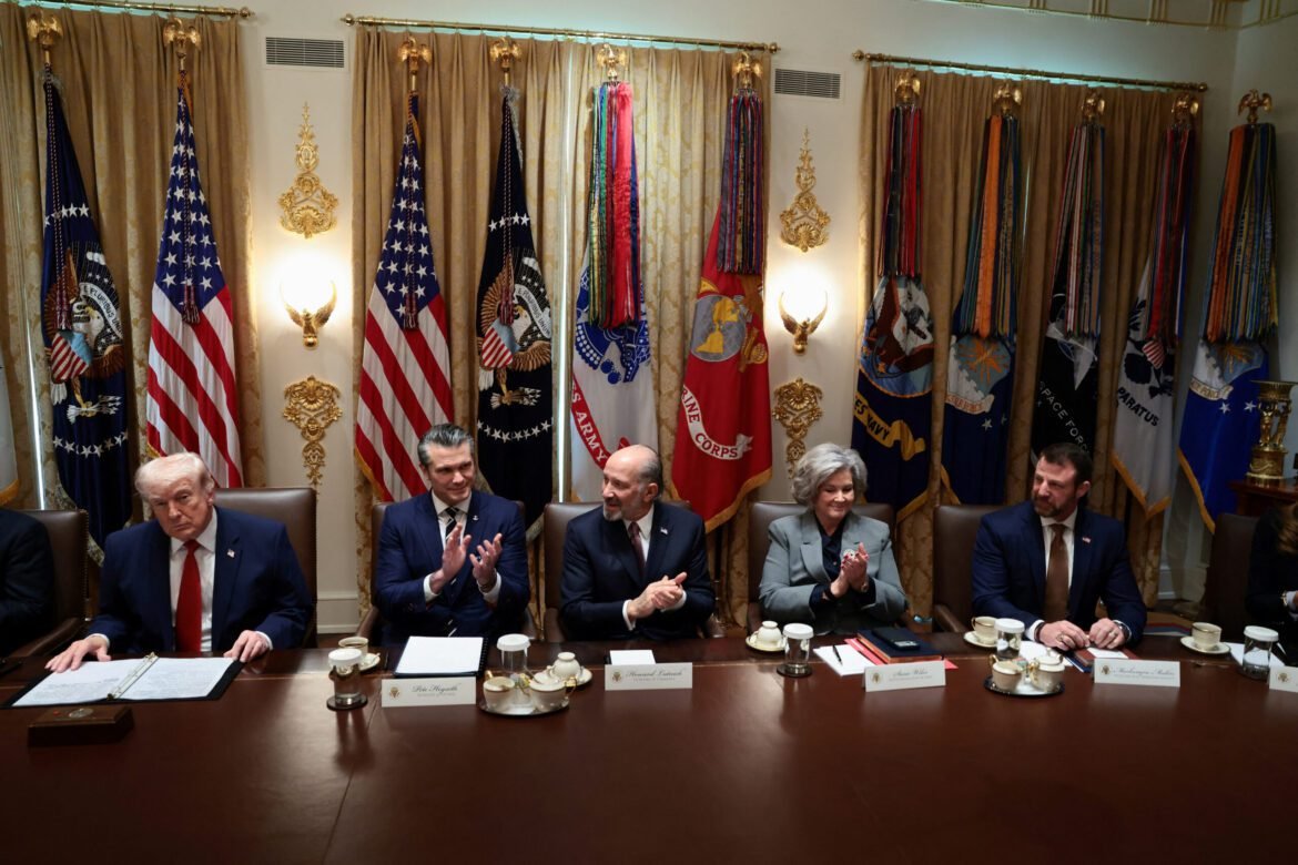 Trump afirma que o "presente" do Irã para os EUA foi a autorização para a passagem de 10 petroleiros pelo Estreito de Ormuz.