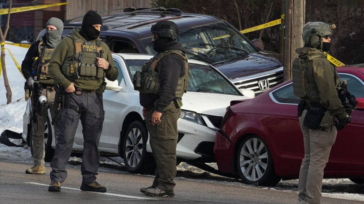 Agente do ICE é acusado de agressão pelos promotores de Minnesota