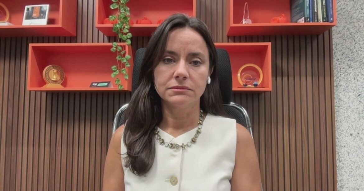 BC adota postura cautelosa em meio a incertezas, afirma Rafaela Vitória.