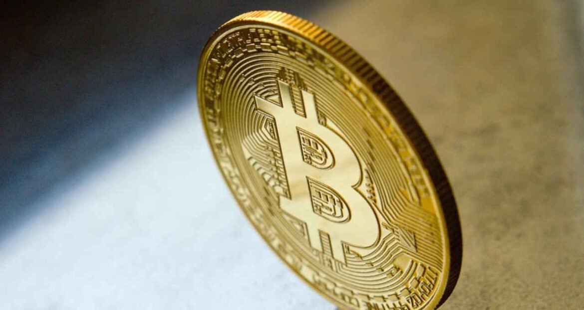 Bitcoin (BTC) segue volátil na semana, com expectativa de fechamento acima dos US$ 77 mil; confira os preços das criptomoedas nesta sexta-feira (24)