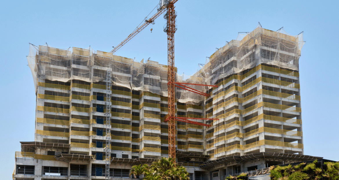 Cenário da Construção Civil se Agrava com Juros Altos e Aumento dos Insumos, Afirma CNI