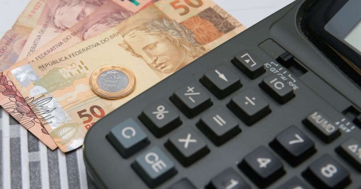 Com a alta dos juros, 47% das PMEs sentem pressão nos custos, aponta pesquisa.