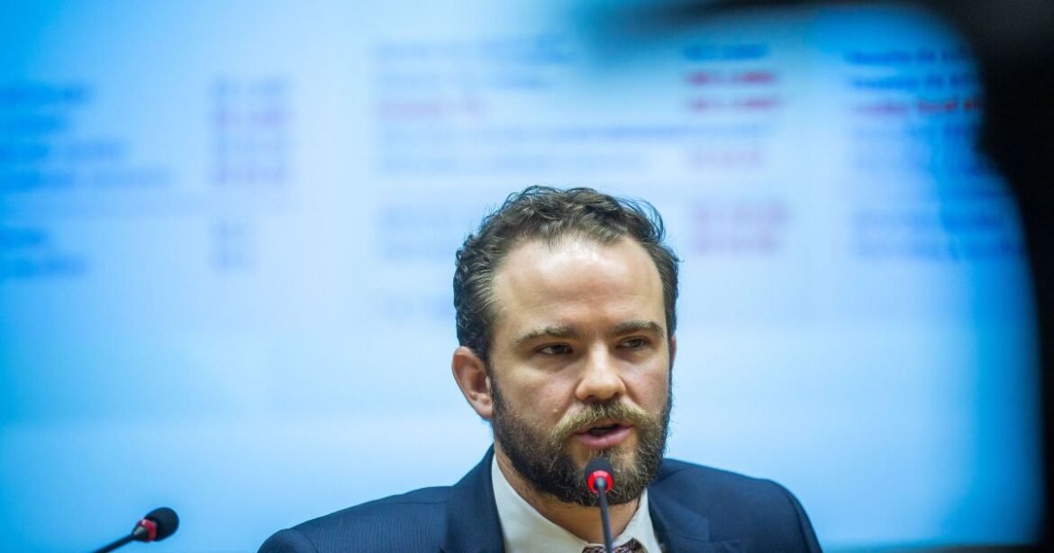 Desenrola 2.0 deve ser lançado após retorno de Lula da Espanha, afirma Durigan