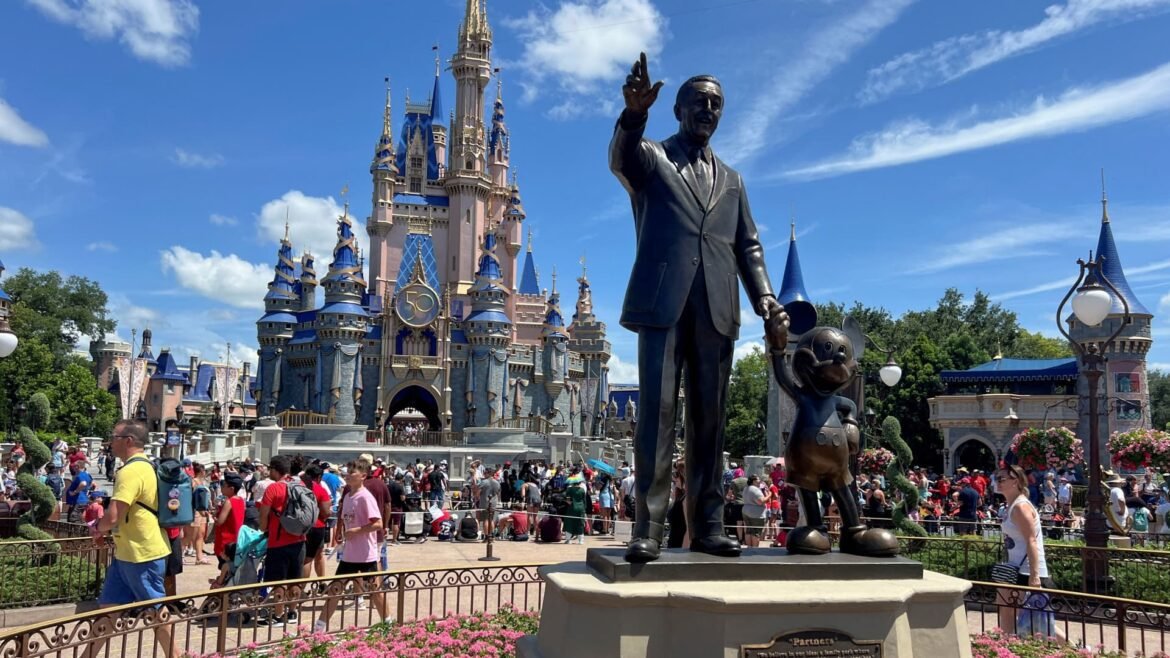 Disney planeja demitir até 1.000 funcionários.