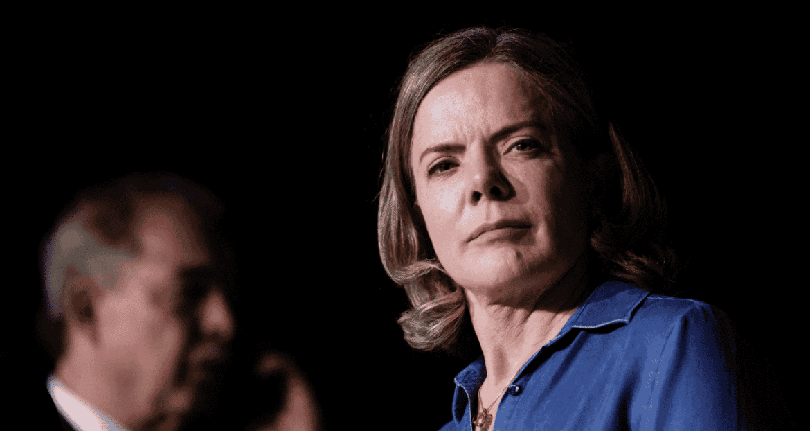 Disputa Acirrada pelo Senado no Paraná: Gleisi (PT), Dallagnol (Novo) e Filipe Barros (PL) em Evidência