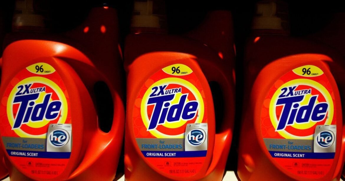 Empresas globais de consumo enfrentam desafios devido à alta dos preços do petróleo.