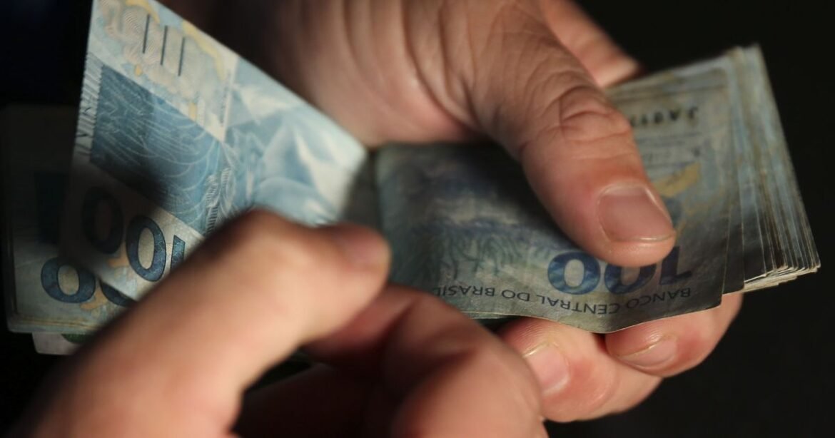 Endividamento Familiar no Brasil Atinge Quase 50%