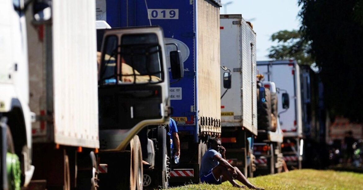 Estudo revela que redução da jornada 6x1 pode afetar setor de transporte em R$ 11,8 bilhões.