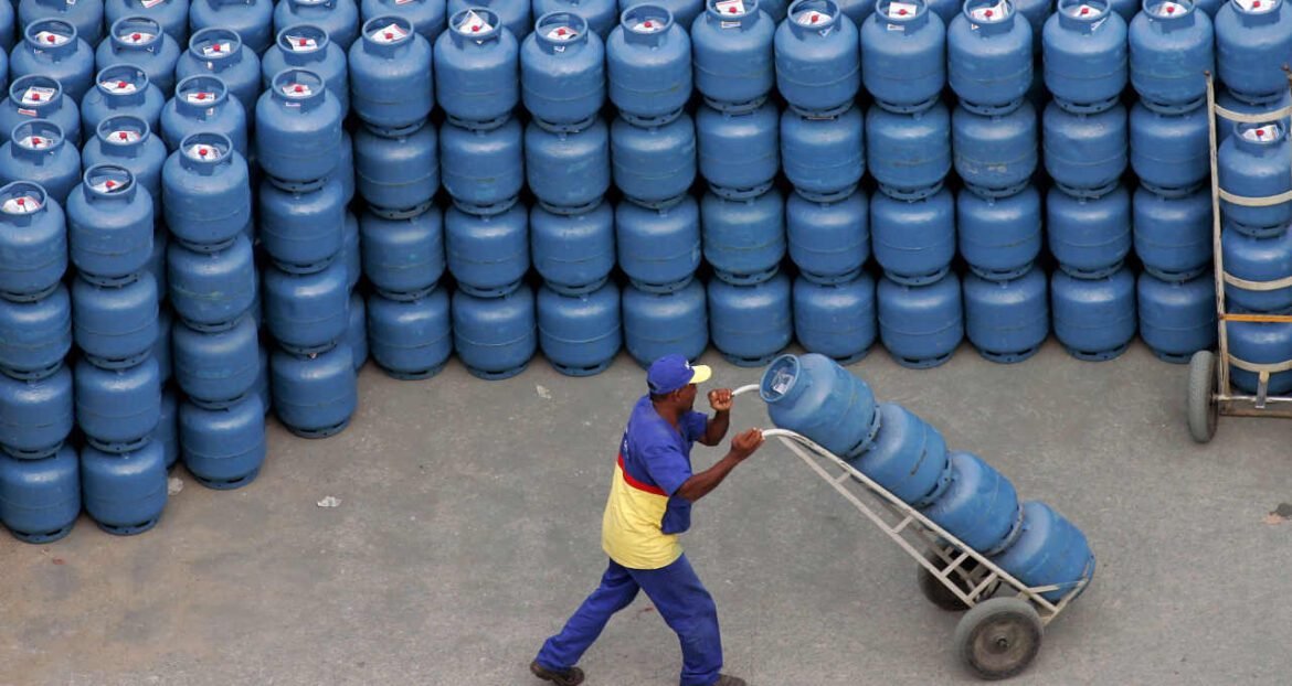 Governo destina R$ 330 milhões para estabilizar o preço do gás de cozinha