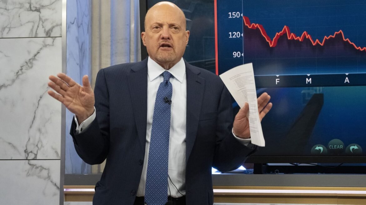 Jim Cramer identifica uma oportunidade de compra neste gigante da tecnologia — além de considerar uma redução em outra ação.