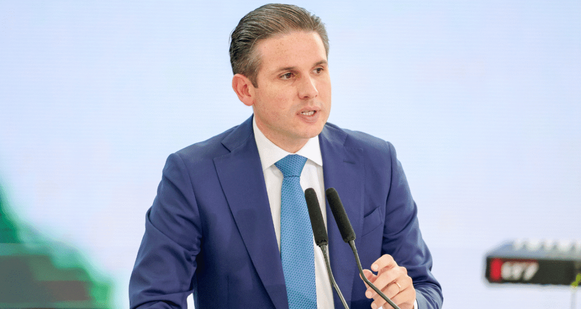 Motta deve criar comissão especial para discutir a escala 6x1 ainda esta semana – Confira os pontos em pauta.