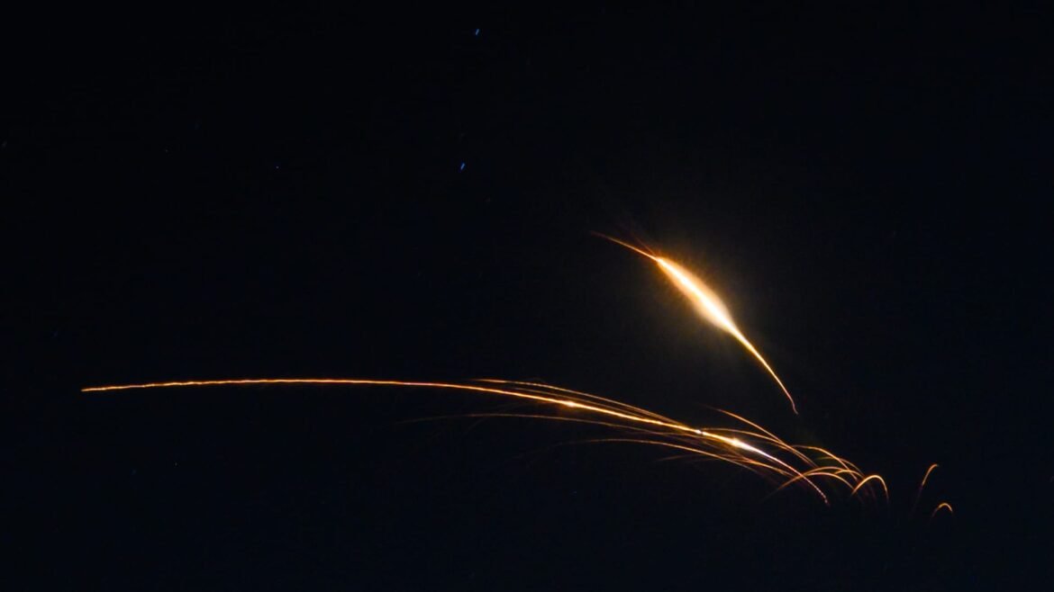 Países do Golfo correm para interceptar mísseis após cessar-fogo entre EUA e Irã