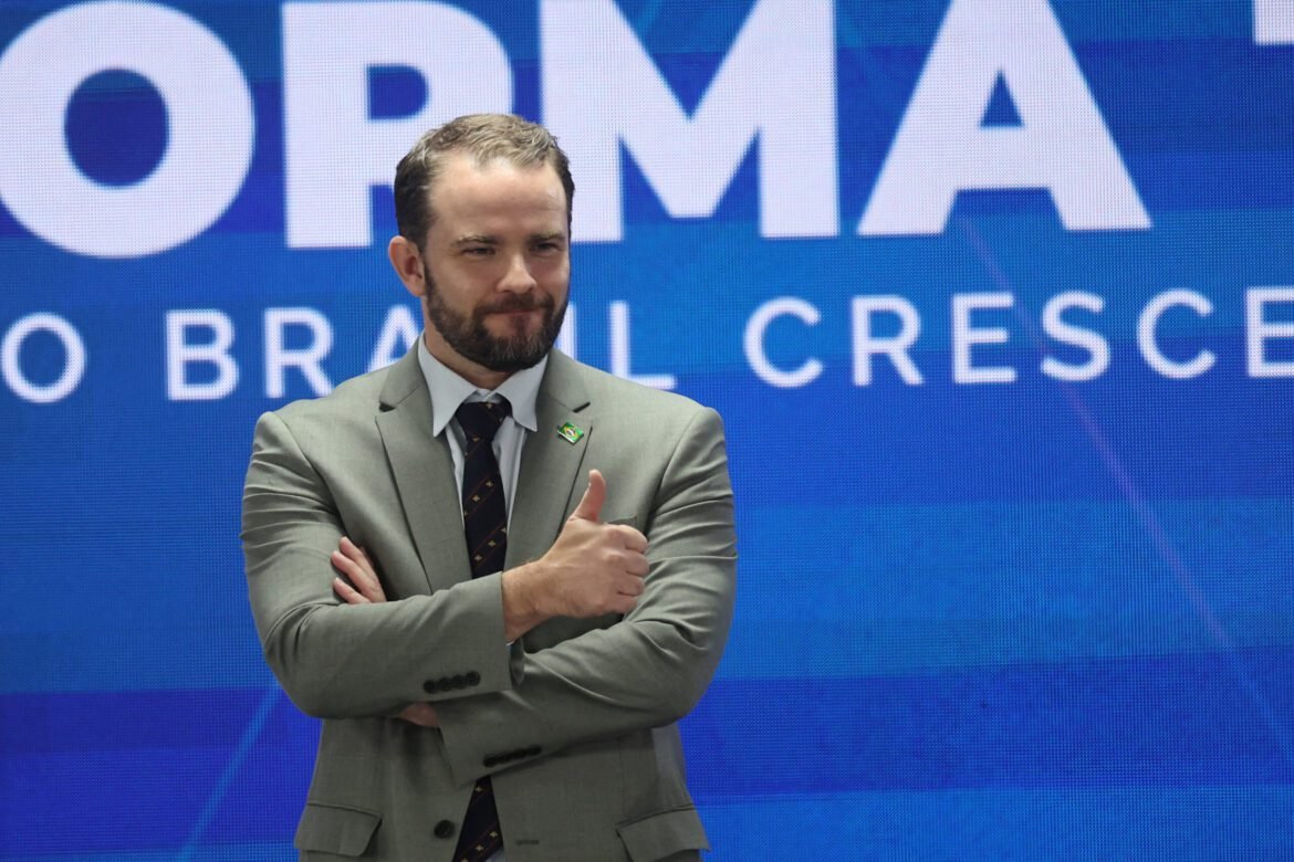 Programa pronto para ser anunciado com o retorno de Lula, afirma Durigan