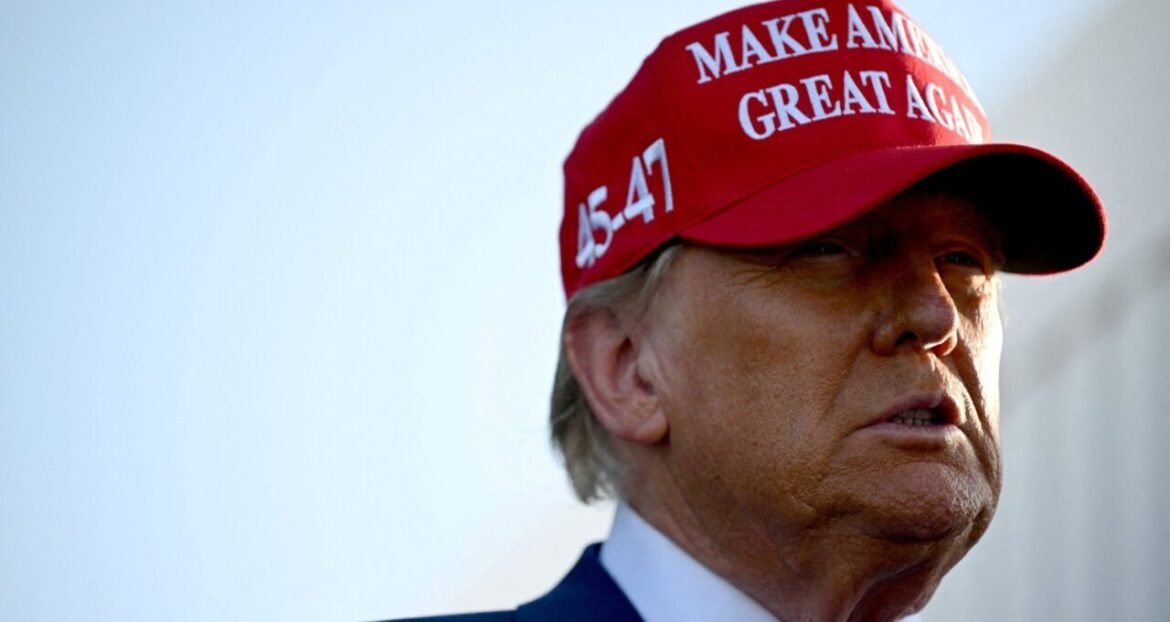 Rejeição a Trump atinge 62% nos EUA em meio ao conflito no Irã e tensão com o Vaticano, revela pesquisa.