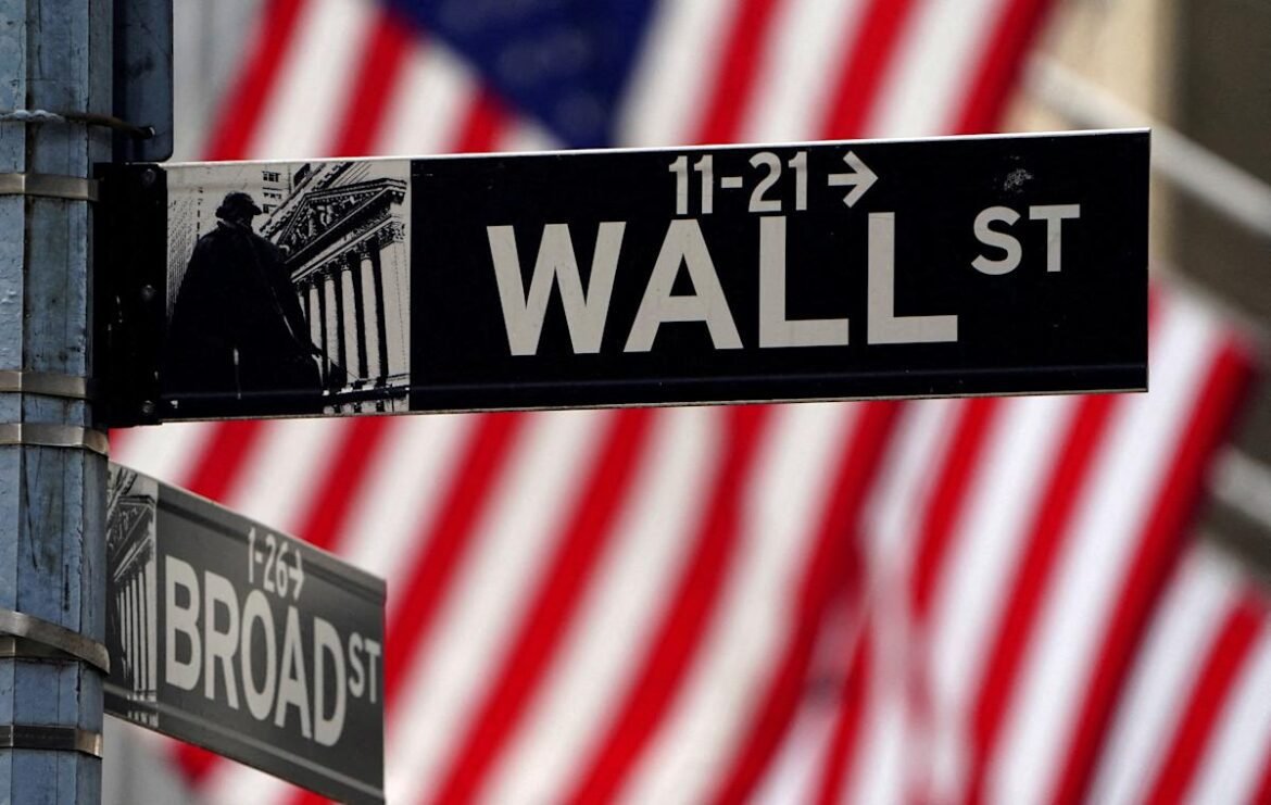 S&P 500, Dow e Nasdaq se recuperam após Trump anunciar acordo de cessar-fogo entre Israel e Líbano.