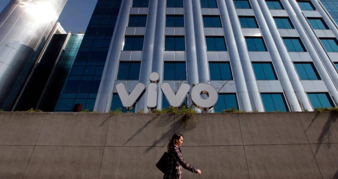 Telefônica Brasil (VIVT3) lança crediário para venda de celulares; confira!