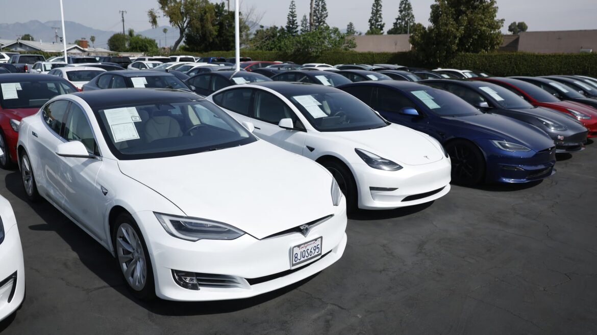 Tesla enfrenta queda acentuada em 2026; JPMorgan projeta desvalorização adicional de 60% nas ações.