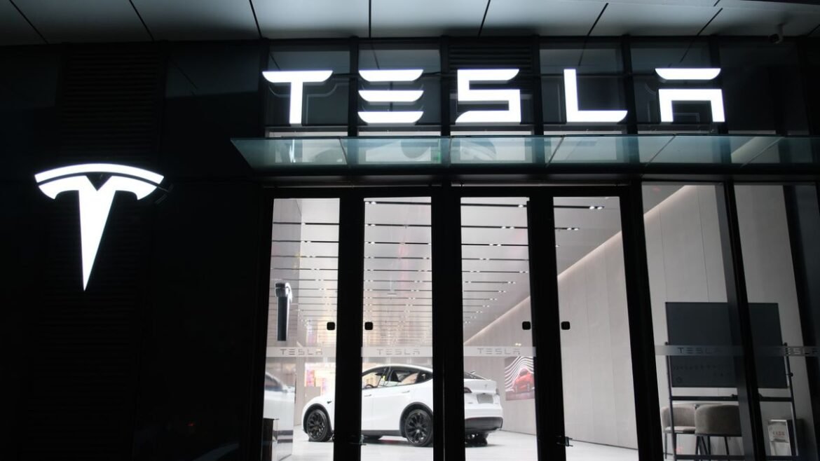 Tesla registra aumento nas vendas no trimestre, mas fica aquém das expectativas de Wall Street e ações caem em Nova York.