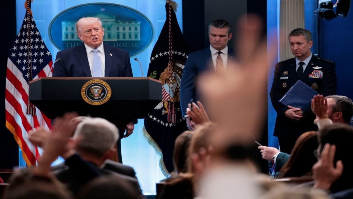 Trump e jornalistas se encontram no jantar dos correspondentes da Casa Branca