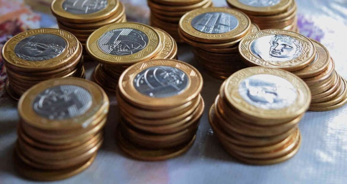 5 ações com rendimento de até 10% para incluir na carteira de maio, de acordo com a Ágora Investimentos