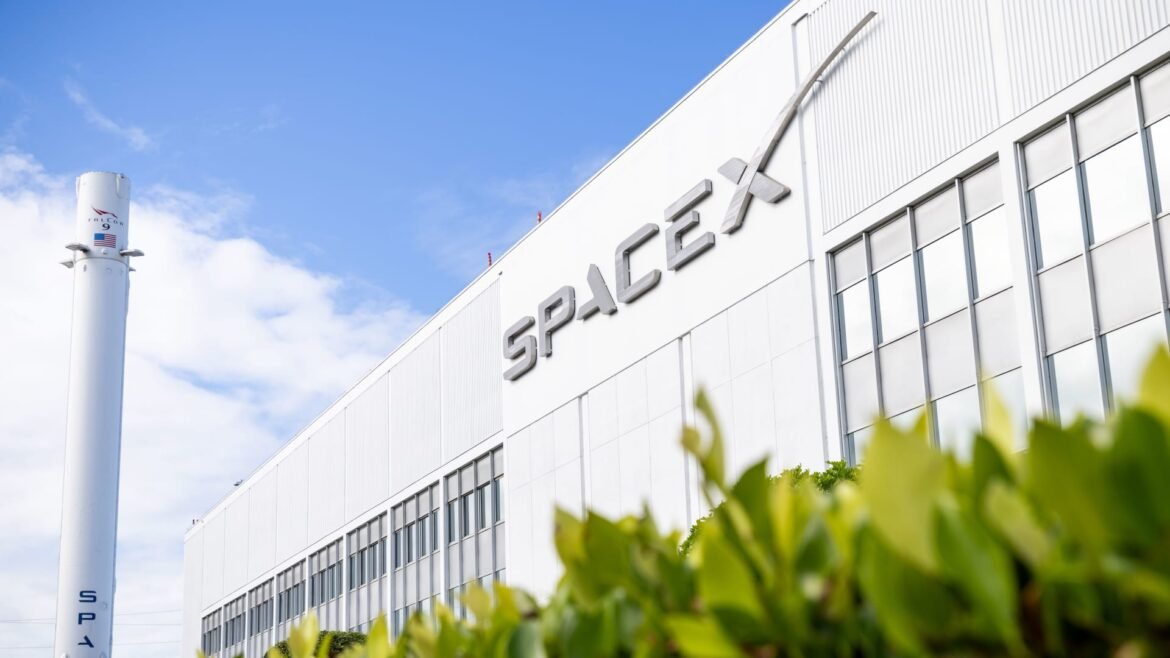 Abertura de capital da SpaceX impulsiona alta nas ações espaciais. Como investir?