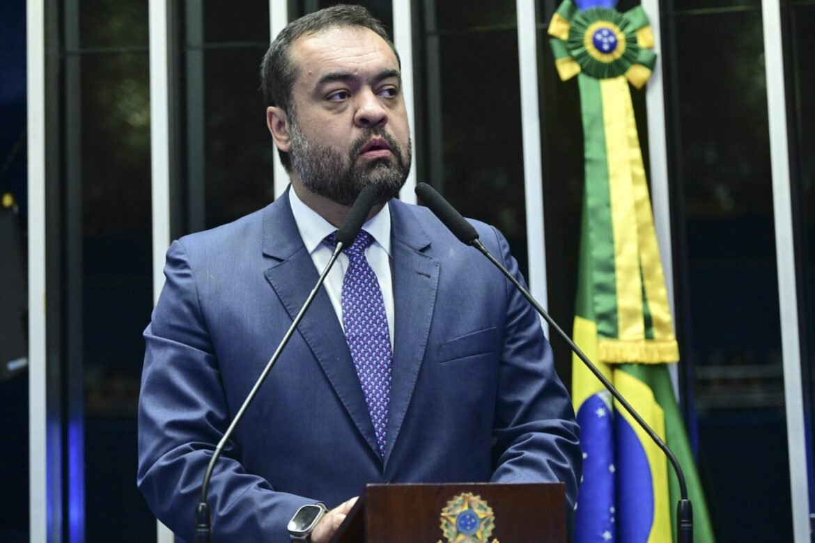 Castro e Vorcaro: Alinhamento Político e Vínculo Próximo nos Investimentos no Banco Master