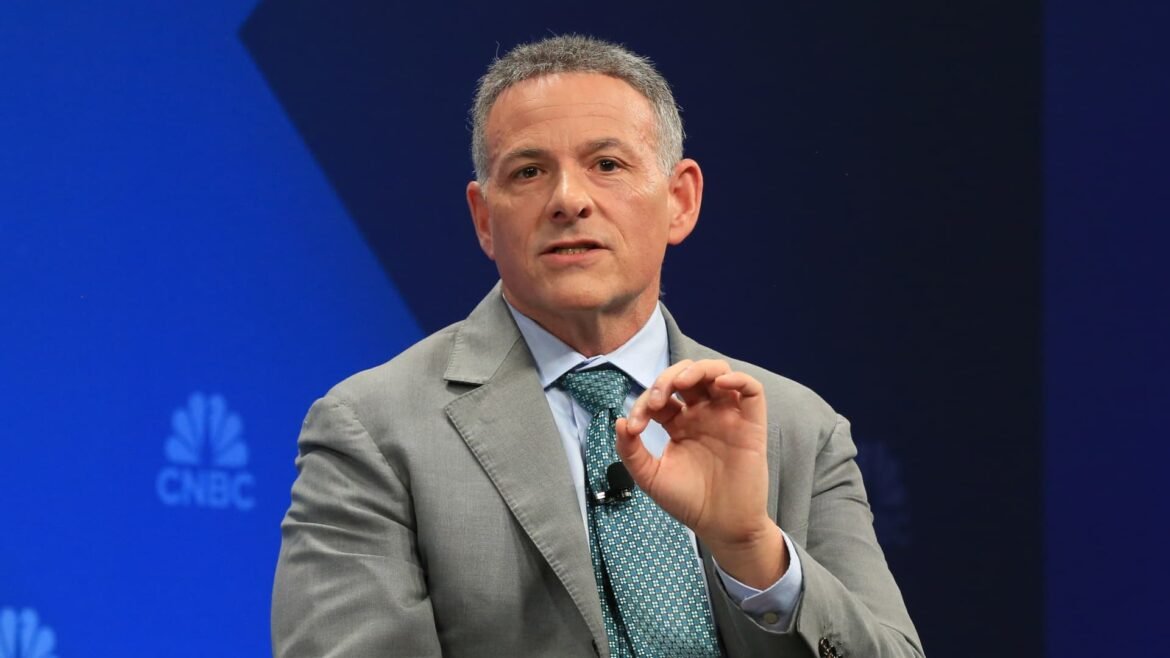 David Einhorn da Greenlight apresenta cinco ações para recuperação na Sohn: de IA a infraestrutura.
