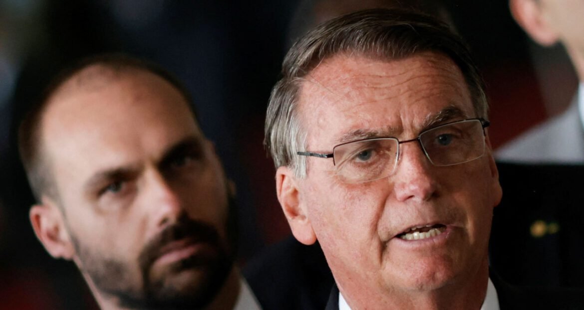 Escolha de André do Prado para o Senado por Jair e Eduardo Bolsonaro provoca críticas e divide bolsonaristas