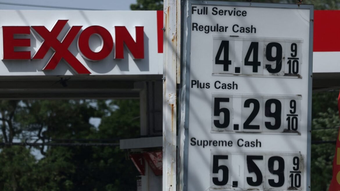 Exxon alerta: estoques de petróleo devem atingir níveis perigosamente baixos devido à guerra no Irã.