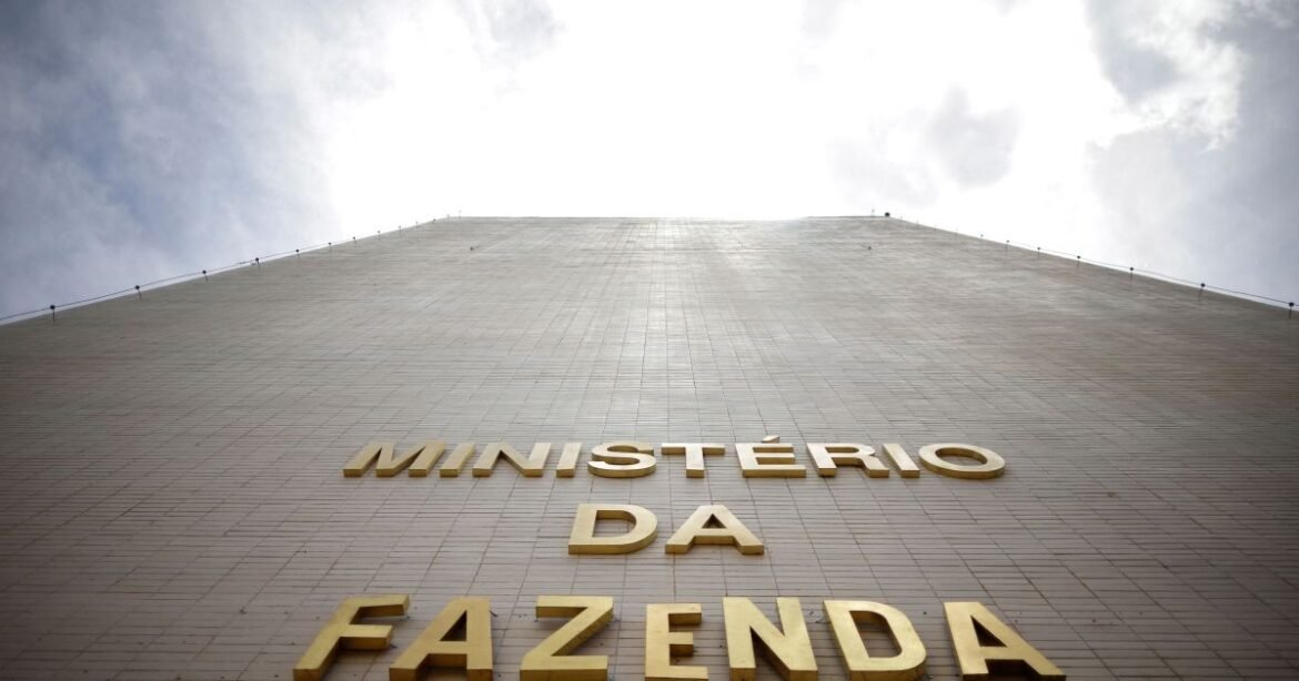 Fazenda estima impacto de R$ 6,2 bilhões mensais com novas medidas sobre combustíveis.