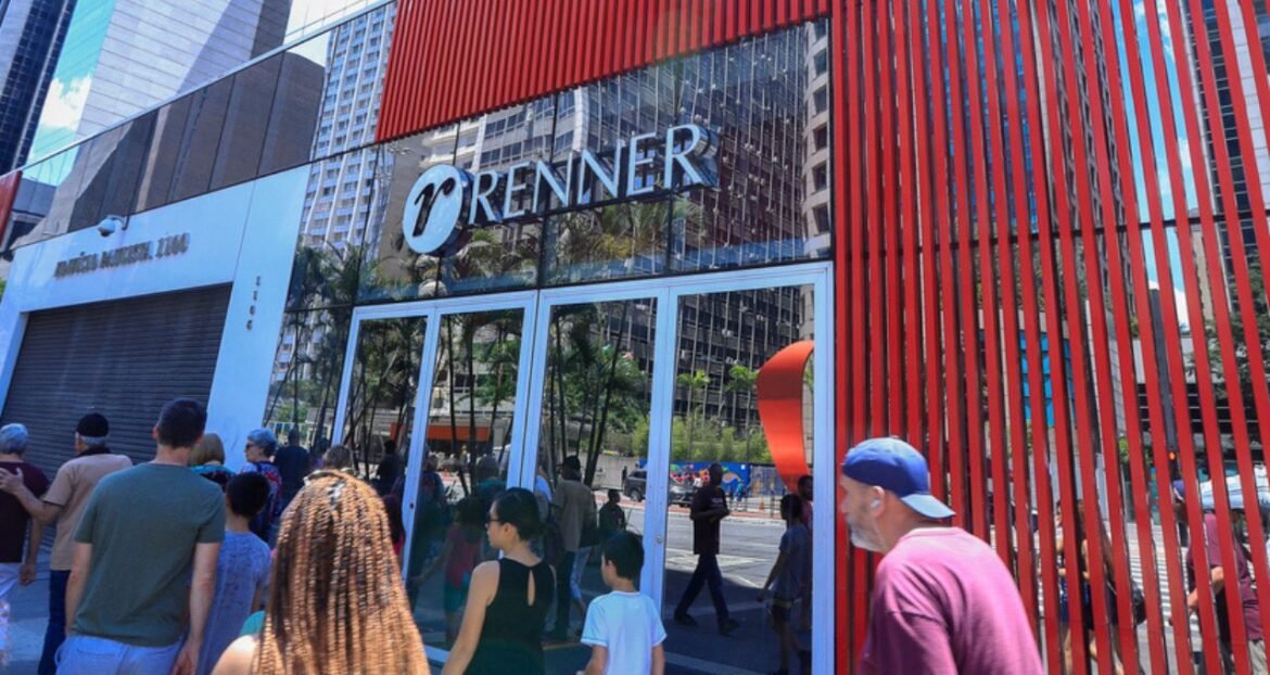 Lojas Renner (LREN3) atinge lucro recorde de R$ 257,3 milhões no primeiro trimestre.