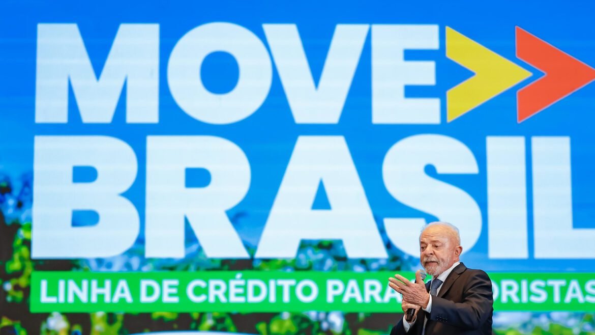 Lula apresenta o Move Aplicativos e expressa o desejo de tornar as motos mais acessíveis.
