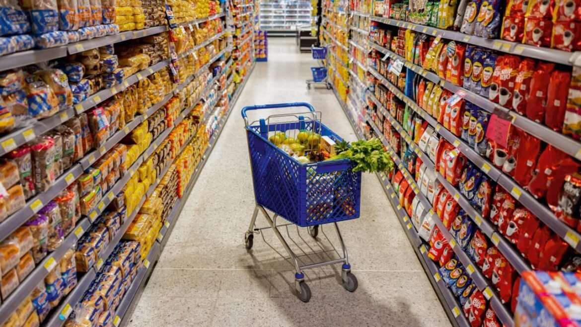 Óleos, azeites, frutas e cortes nobres ajudam a reduzir preços nos supermercados.