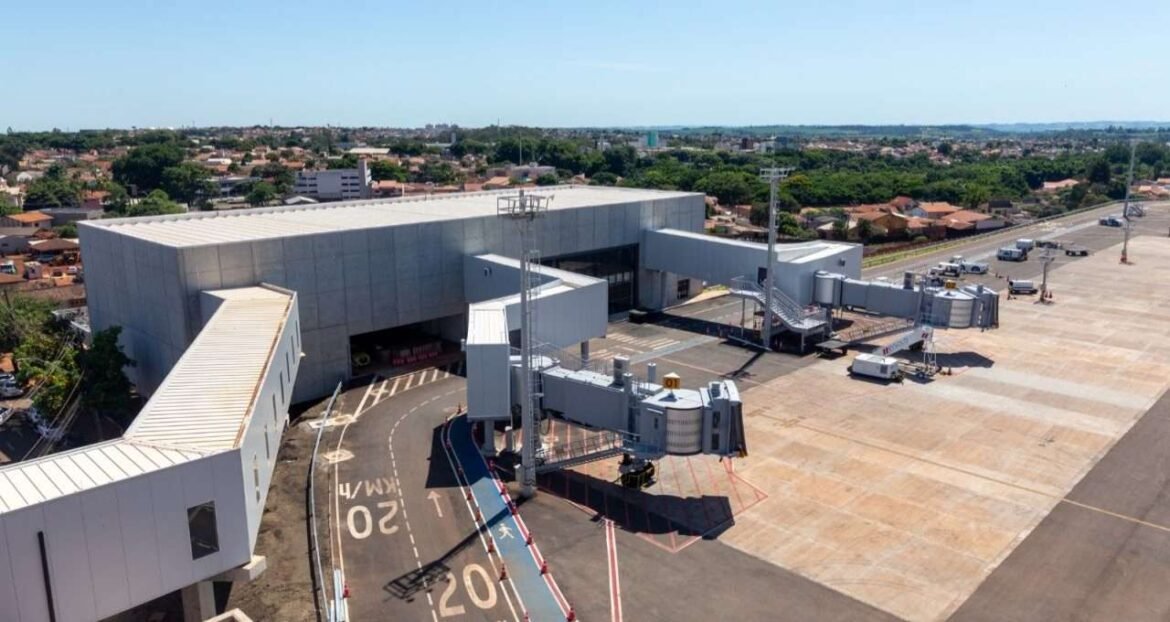 Operadores estrangeiros expandem influência nos aeroportos brasileiros; descubra os detalhes.