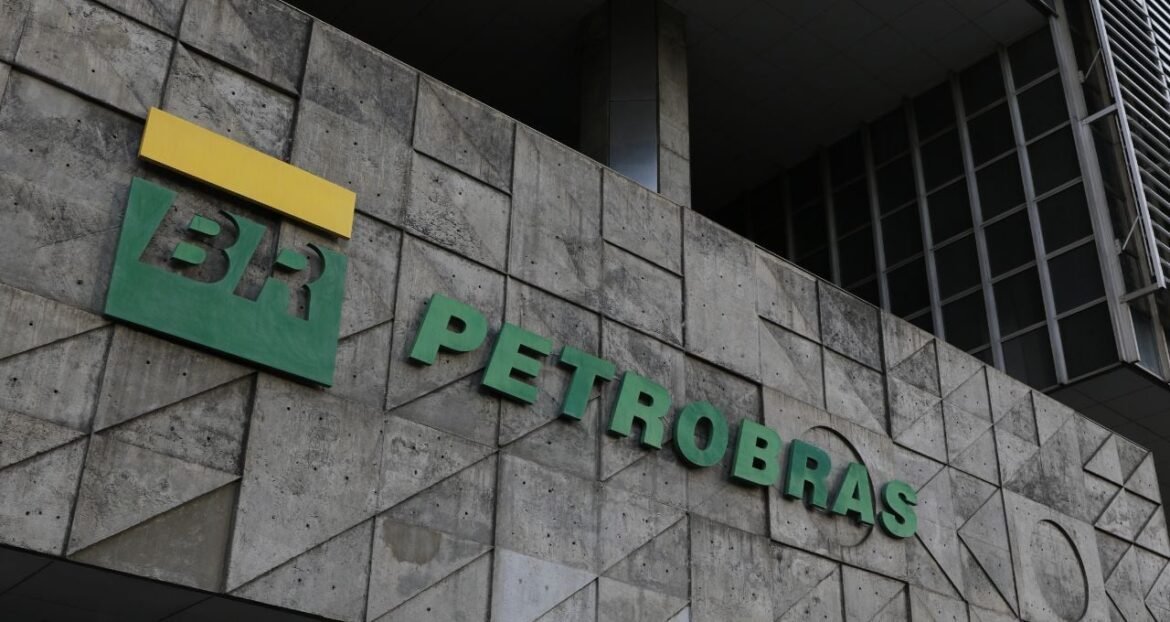 Petrobras (PETR4) eleva preço do gás natural em 19% após alta do petróleo.