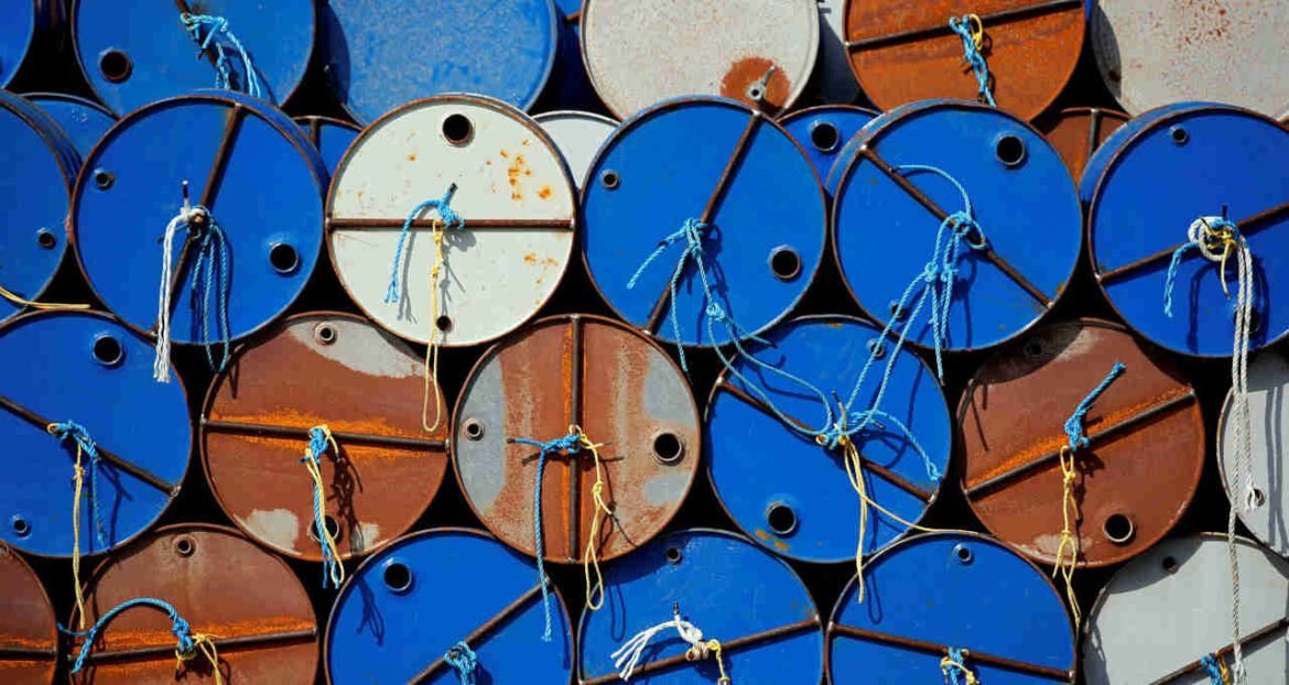 Petróleo cai quase 8% com progresso nas negociações entre EUA e Irã para cessar-fogo definitivo