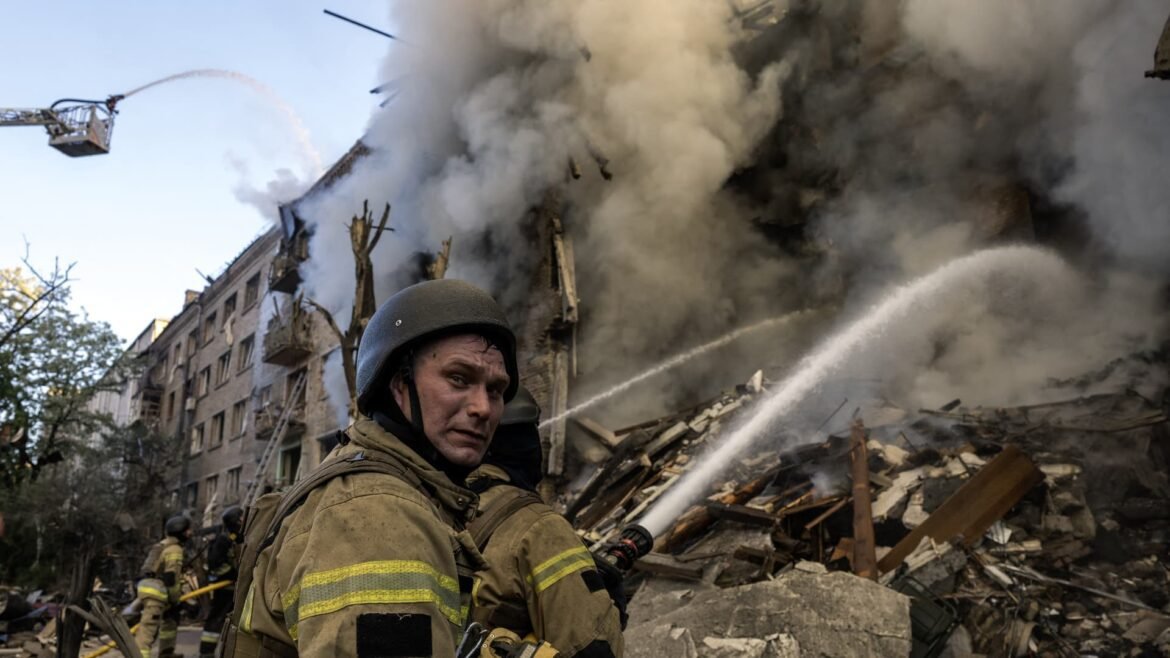Rússia ataca Ucrânia com míssil hipersônico em ofensiva maciça contra Kyiv
