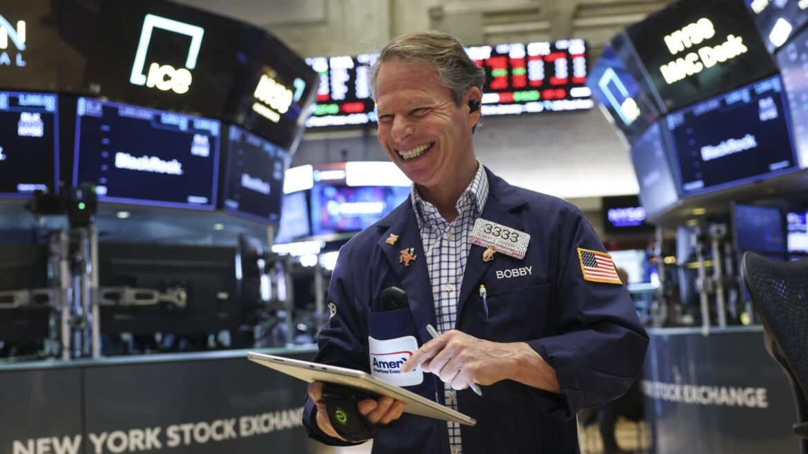 S&P 500 amplia série de vitórias para 6 semanas: O que impulsionou os ganhos do mercado acionário?