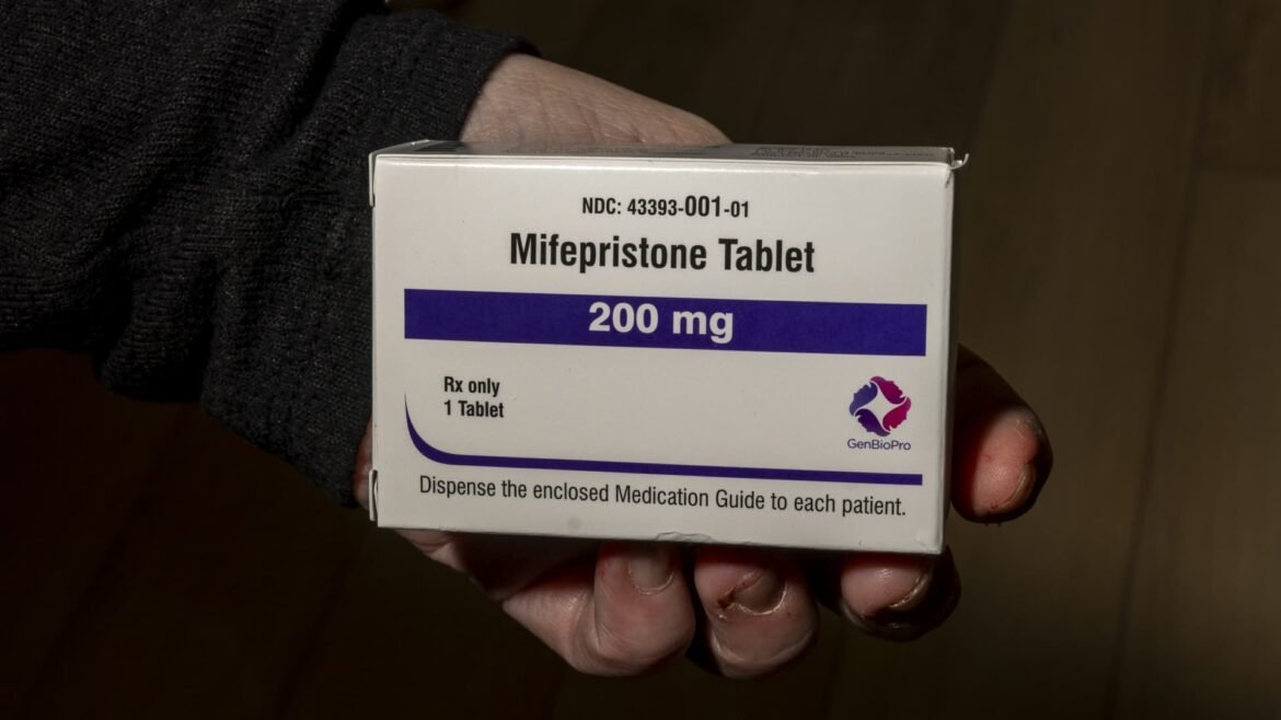 Suprema Corte suspende proibição de envio do medicamento abortivo mifepristone