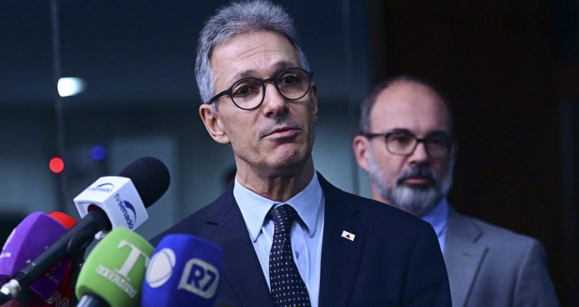 Zema alerta que voto em Flávio Bolsonaro pode favorecer Lula; Caiado clama por união.