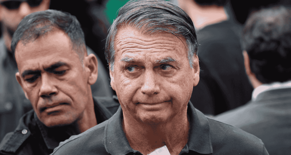 Bolsonaro depõe à polícia do Distrito Federal sobre arma apreendida em blitz