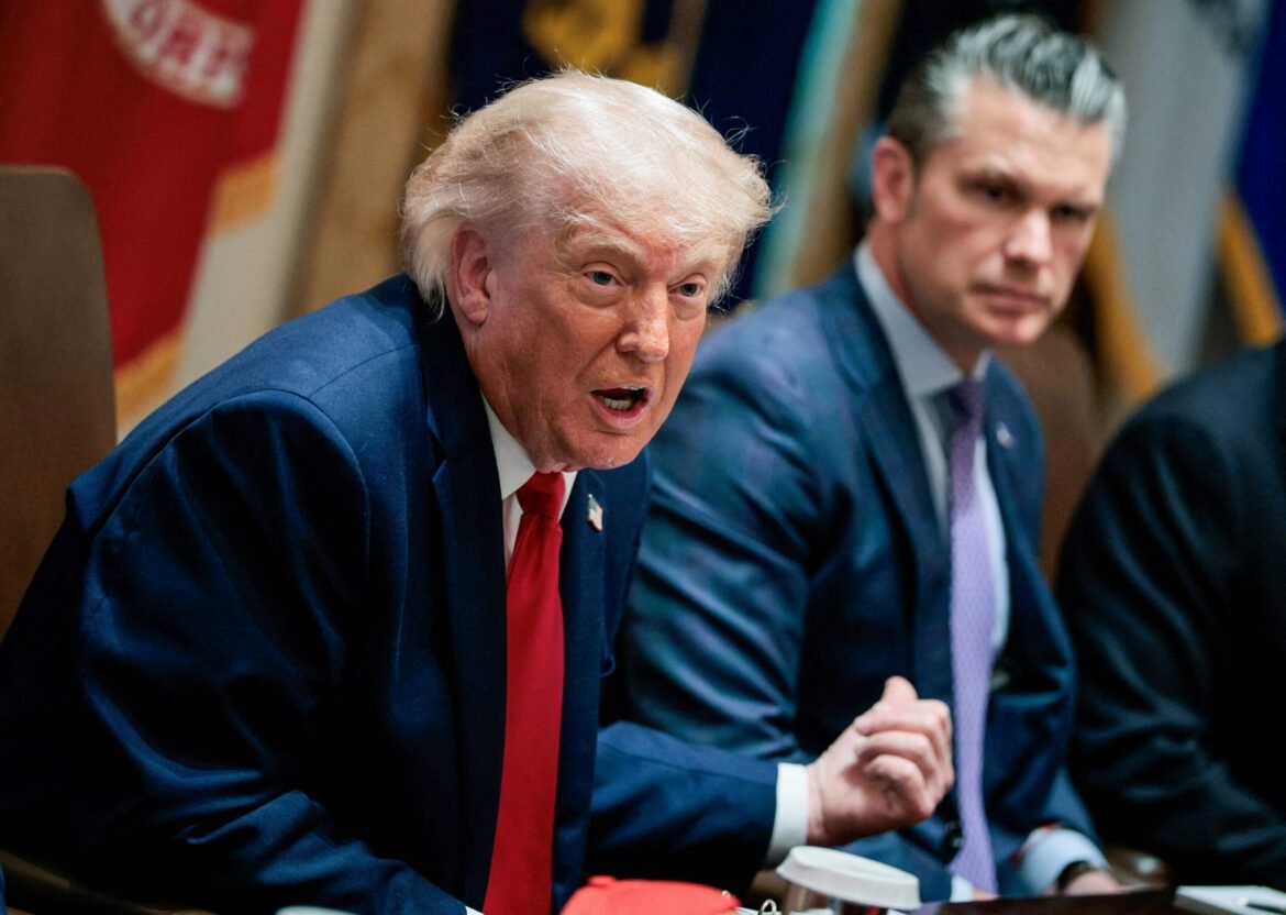 Câmara dos Deputados dos EUA aprova medida que pode pôr fim à guerra no Irã, em revés para Trump