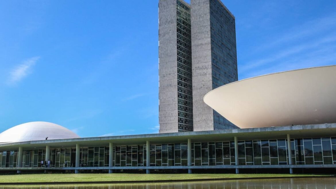 Congresso Foca em Recursos do Governo
